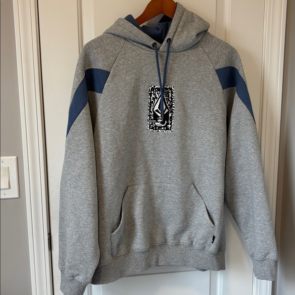 🔥 Volcom Gray and Navy Hoodie NWOT